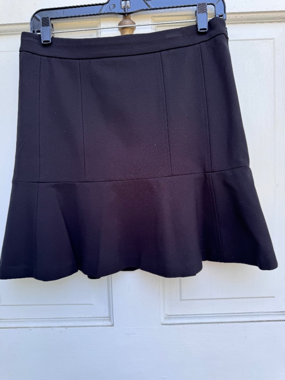 NWT LOFT Flounce Hem Skirt Size 4 Black Fit Flare Ponte Knit Side Zip